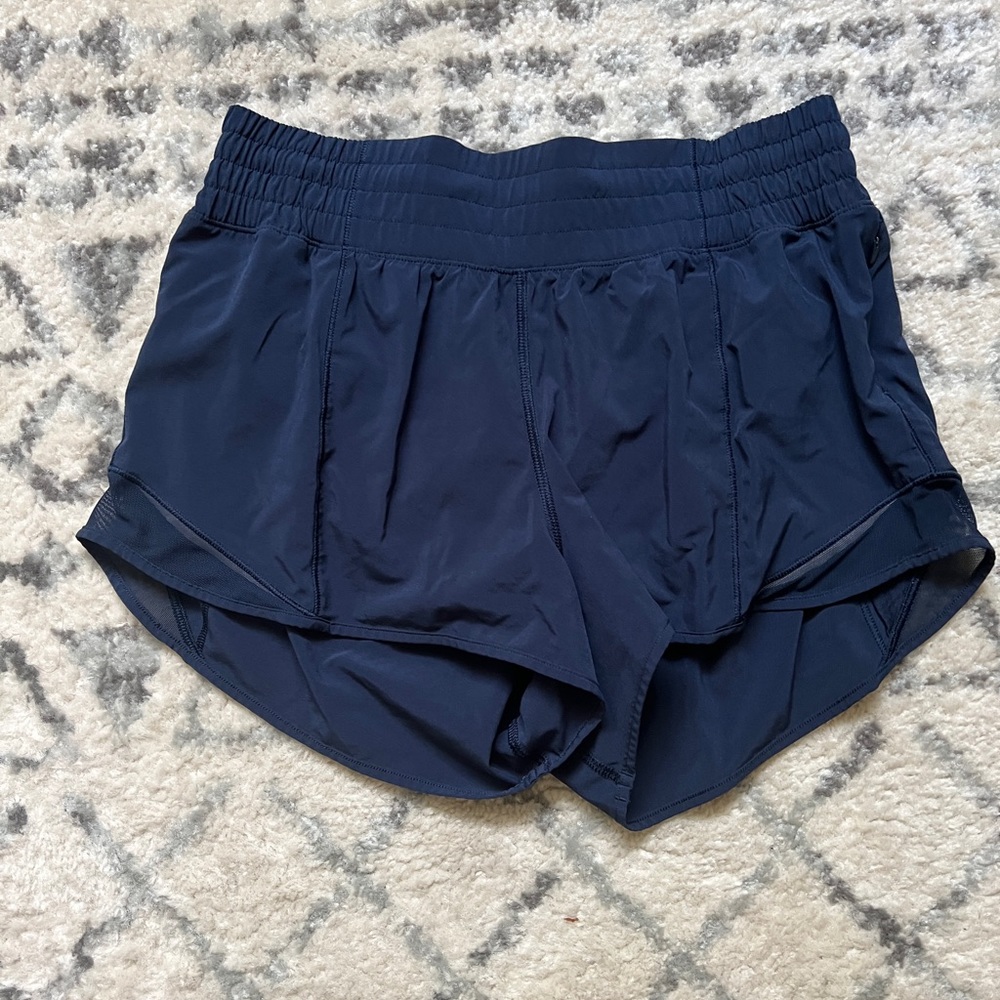 Lululemon Hotty hot HR size 6. 2.5 inch navy.